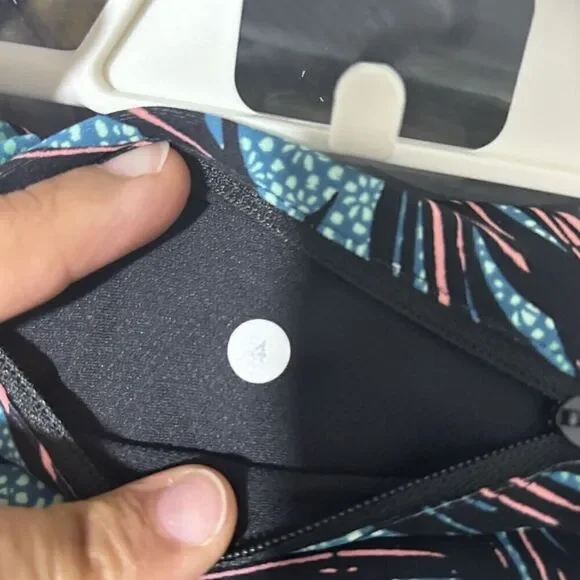 Lululemon Tigh Stuff Tight Palm Lace Tofino Teal Womens Size 4 Leggings scallop - Picture 7 of 14